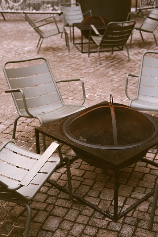 Tips for Creating a Cozy and Inviting Outdoor Living Space
